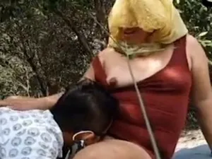 Cặp bà xã chồng dâm quay clip sex trong rừng