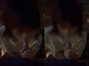 Cởi quần bắt cô bạn gái kính cận mút cu