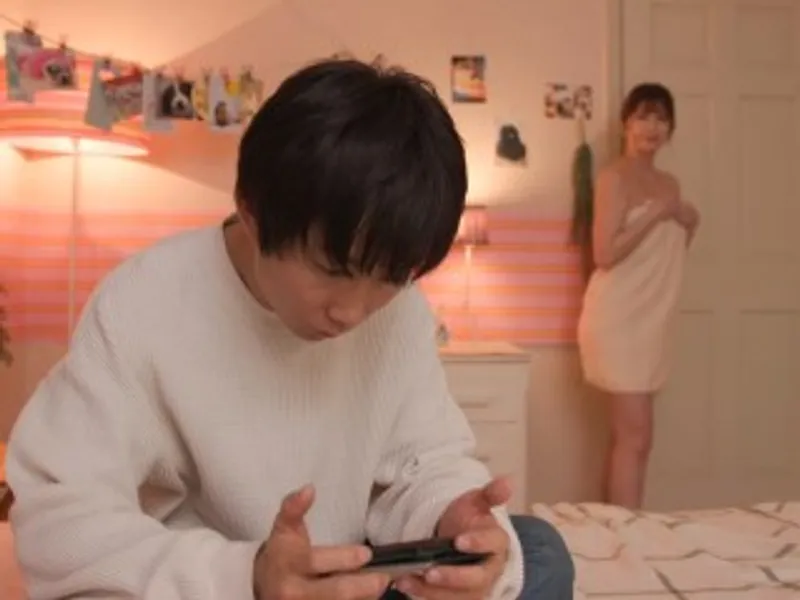 Cô chị dâm dâm, gạ địt eny của em gái