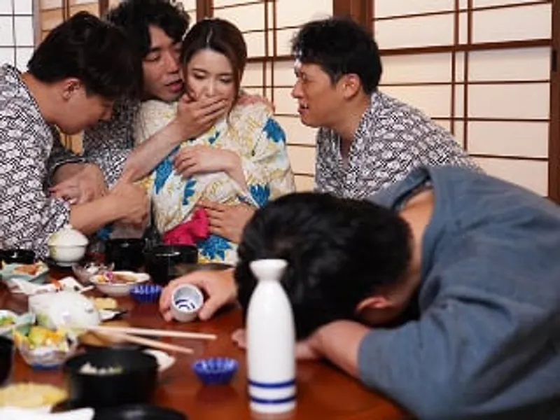 đưa người vợ đi suối nước nóng, người chồng không biết bà xã bị người khác xxx sấp mặt