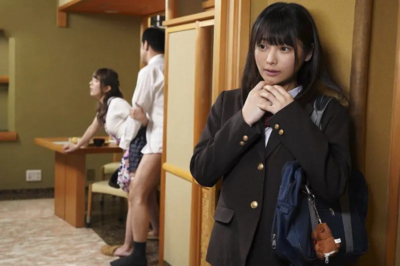 Bảo bối riêng thấy thèm khi nhìn trộm bố dượng xxx mẹ