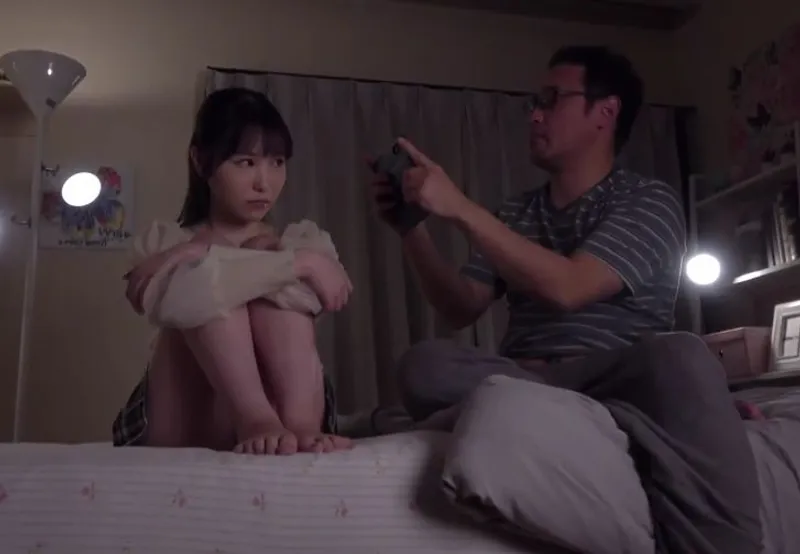 Mẹ tái hôn, con gái thương tâm bị bố dượng đâm cả lỗ trên lẫn lỗ dưới