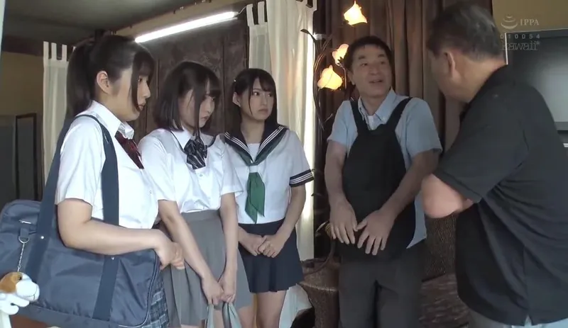 Thất nghiệp, ông bố khốn nạn dẫn 3 con gái đi bán dâm